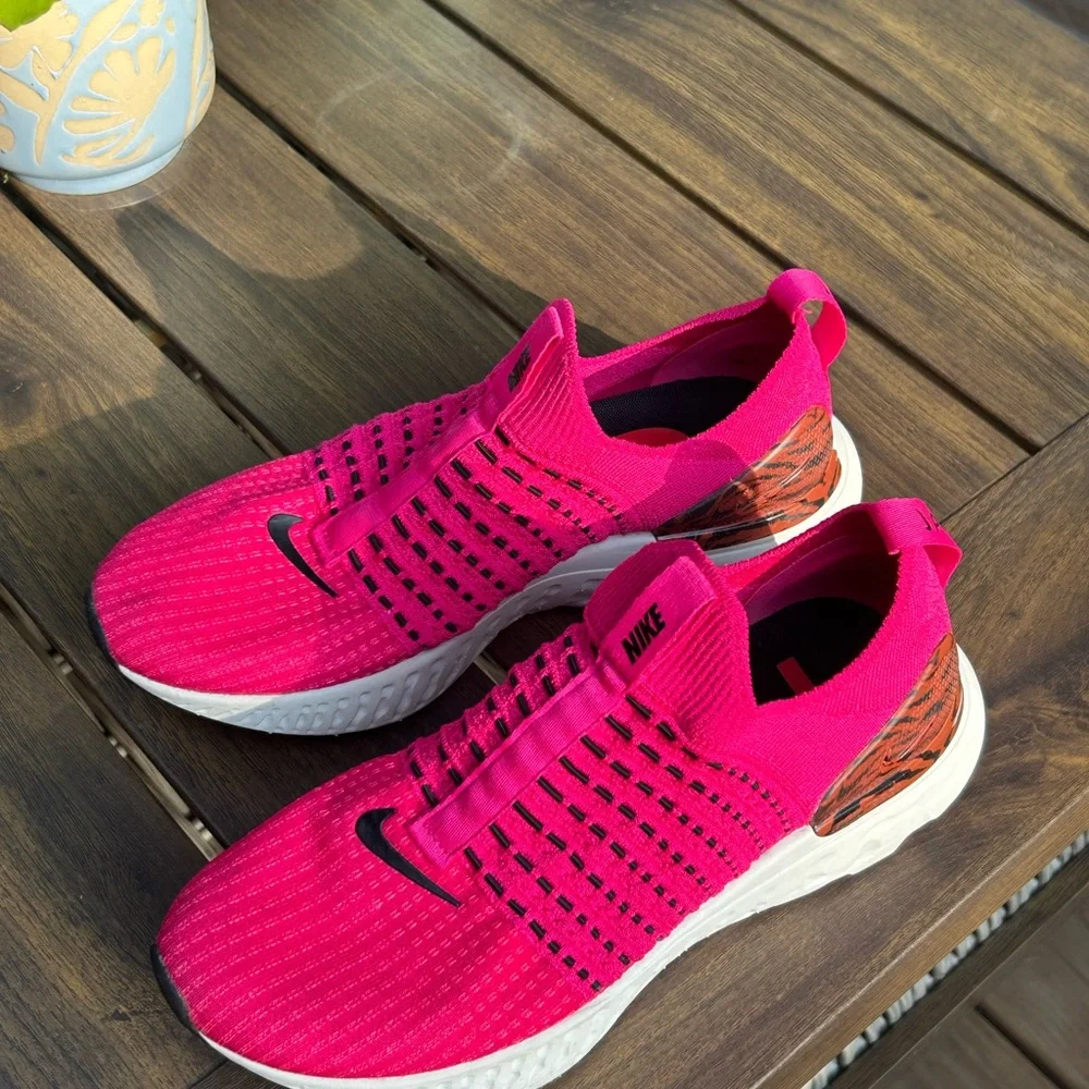 Nike Women's Phantom React Bright Pink Athletic Sneakers - Picture 2 of 3